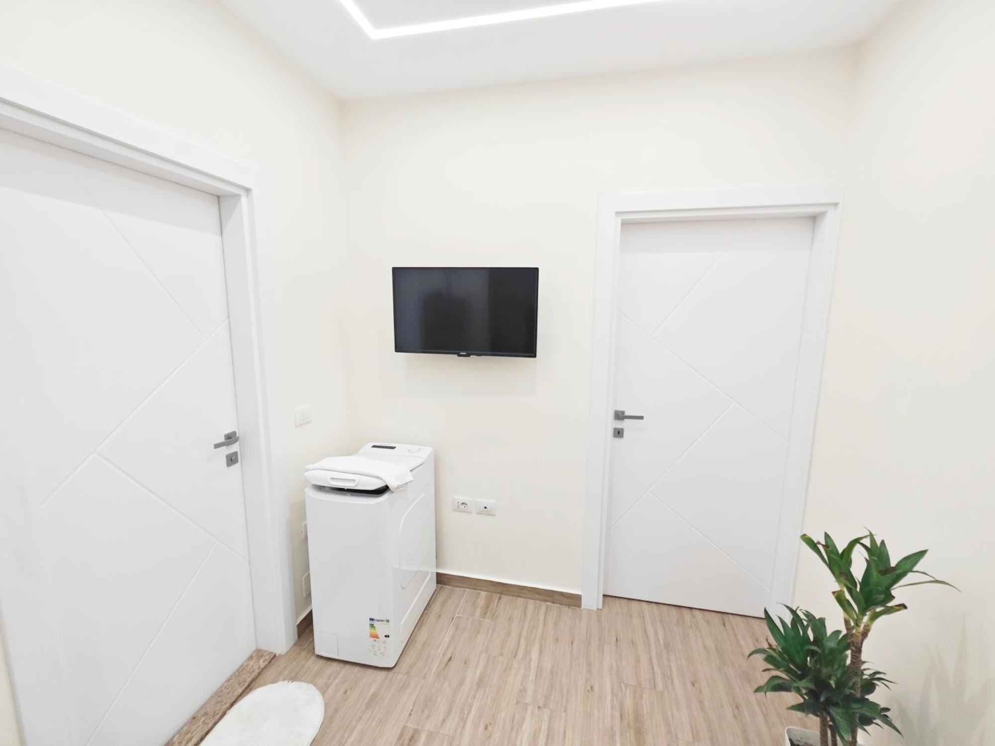 New Apartment Close To Sea And Downtown Vlore Exterior photo